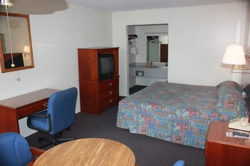 Red Carpet Inn - Louisville