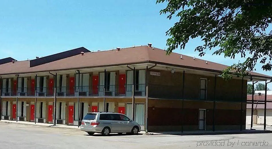 Red Carpet Inn - Louisville