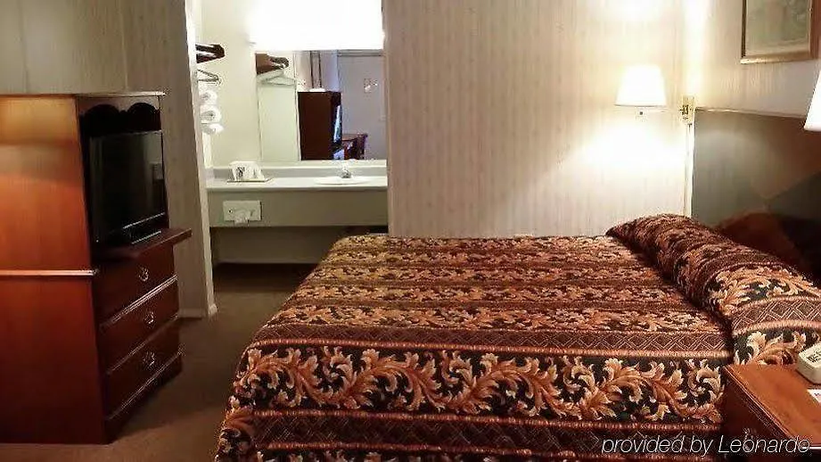 Red Carpet Inn - Louisville 2*,