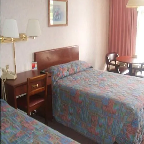 Red Carpet Inn - Louisville
